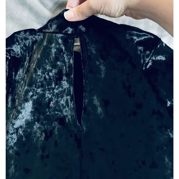 NWOT Nordstrom SZ L 10/12 Black Velvet High Neck Short Sleeve Shirt Top Key Hole - Picture 3 of 4